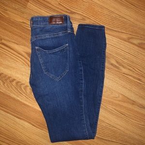 Like new Hollister size 1R high rise super skinny jean